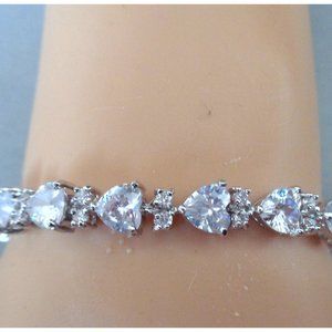 18k white gold Over Brilliant Heart Shape Bracelet
